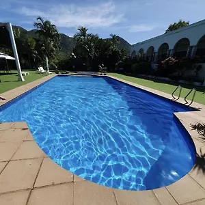Resort Mira, Nelly Bay